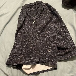 Men’s lululemon shorts 5 inch seen size medium running yoga